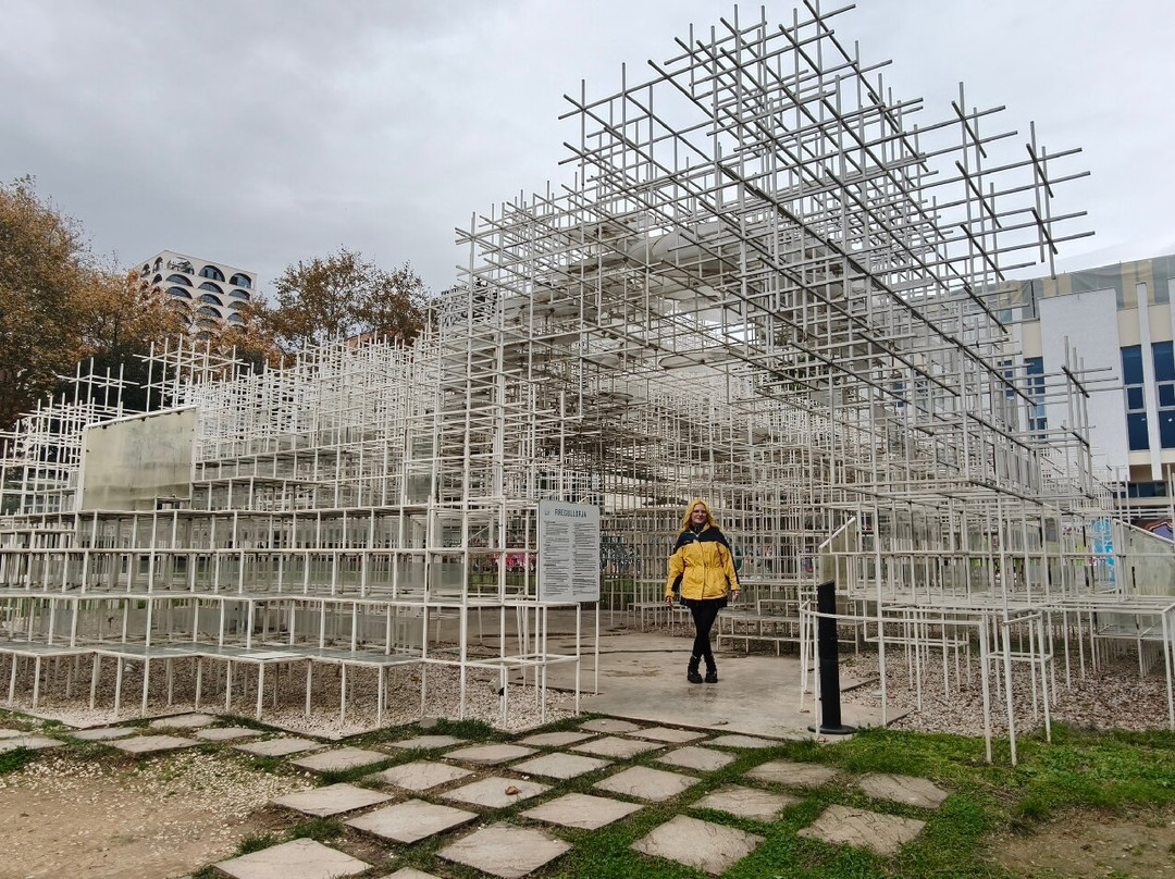 Reja "The Cloud"-地拉那必去景点