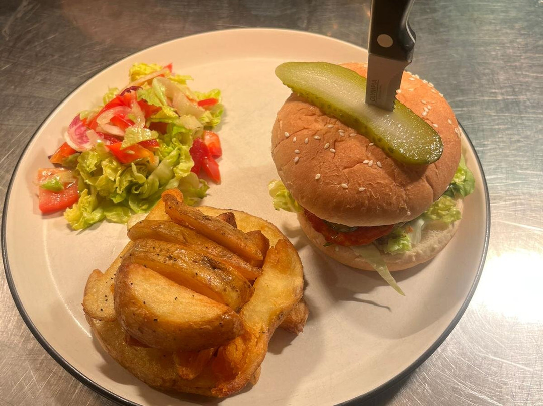 The Black Lion Royal Hotel主图