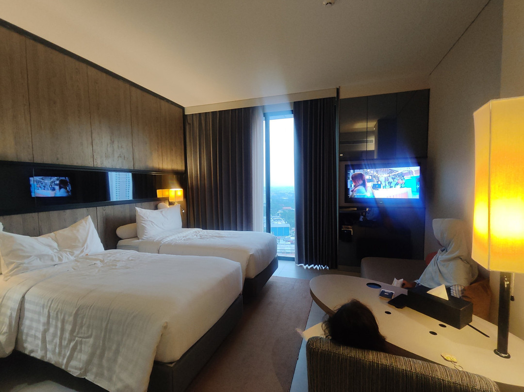 Whiz Luxe Hotel Spazio Surabaya主图