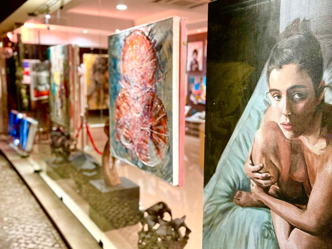 Lady in Red - Galeria de Arte-波尔蒂芒必去景点