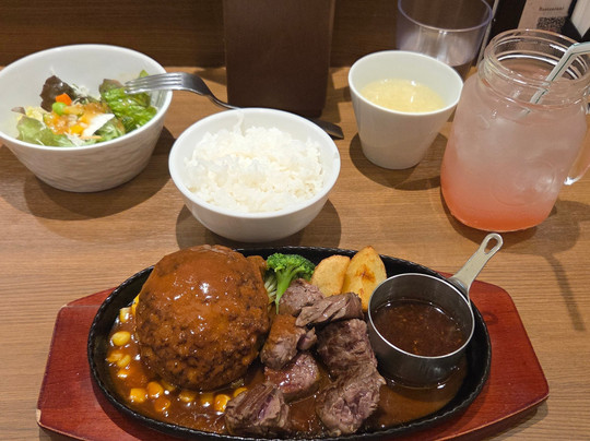 ハンバーグ2910 KITTE博多店  