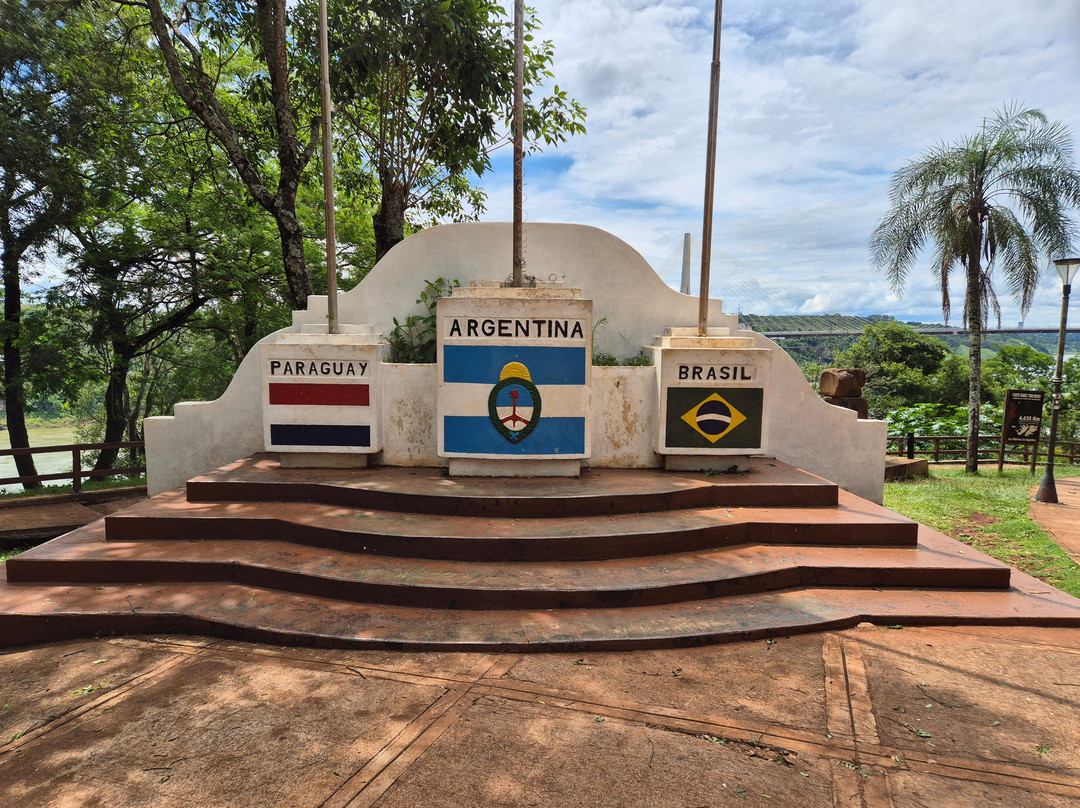 Hito Tres Fronteras-伊瓜苏港必去景点
