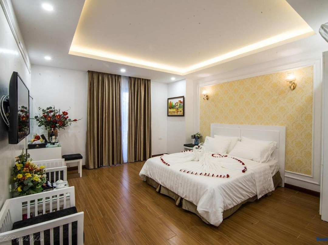 Lotus Hotel A24 Van Phuc - By Bay Luxury