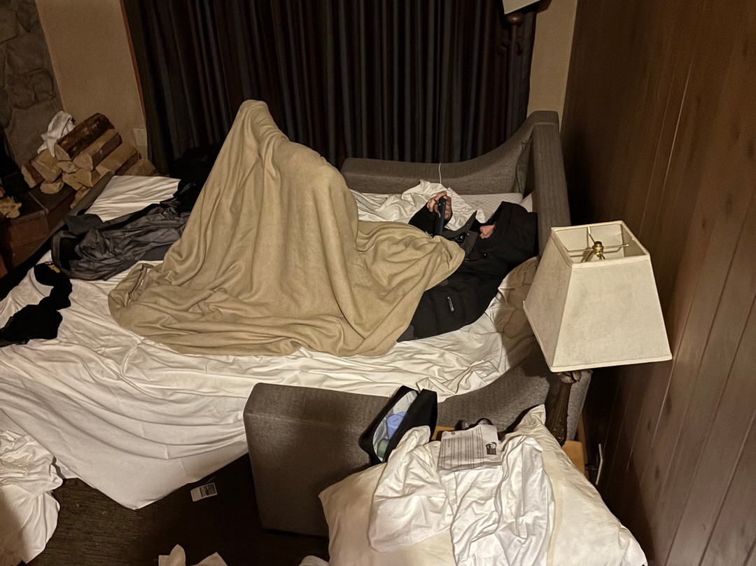 暗岭度假酒店主图