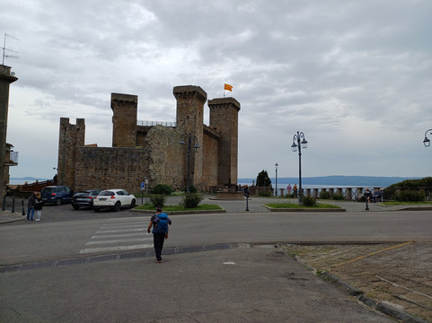 Castello Rocca Monaldeschi-博尔塞纳必去景点