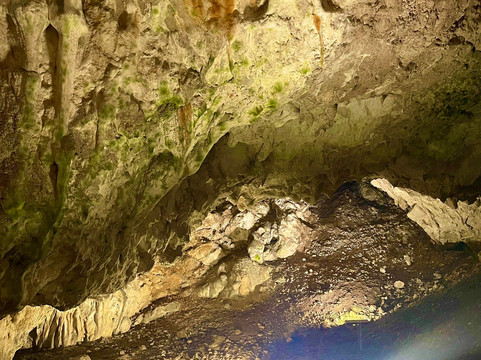 Vrelo Cave-Dolna Matka必去景点