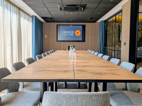 拉卢维耶尔橙色酒店主图