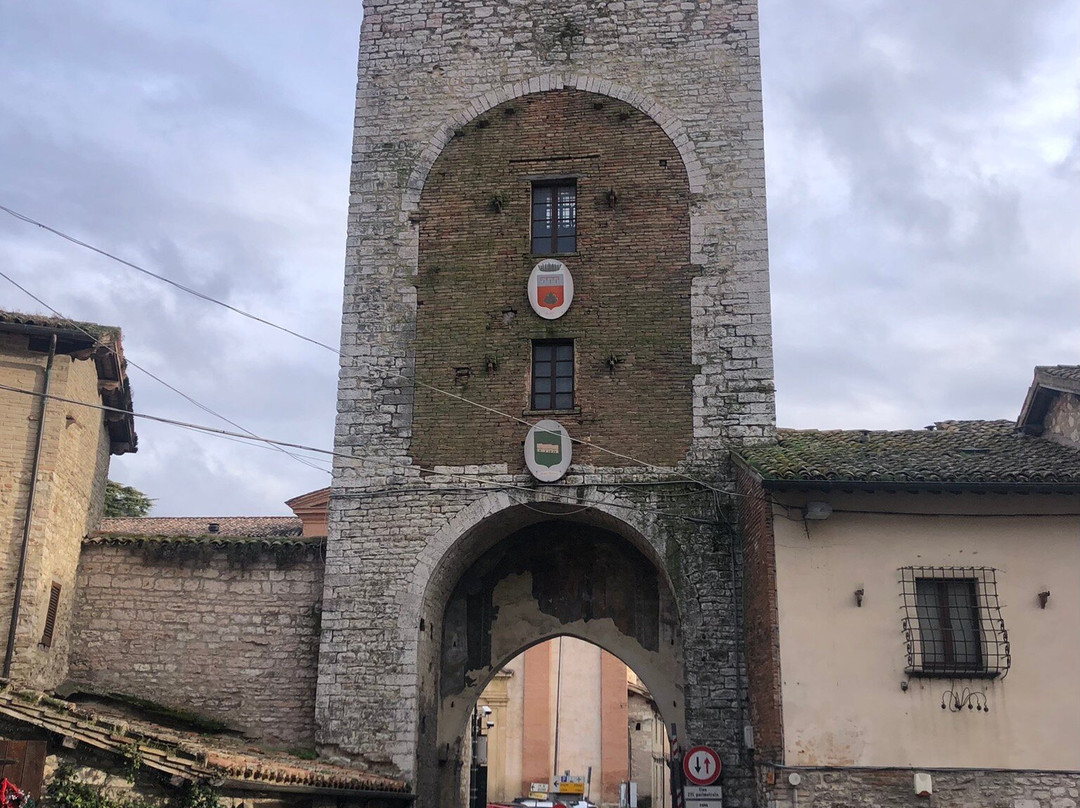 Museo Torre di Porta Romana-古比奥必去景点