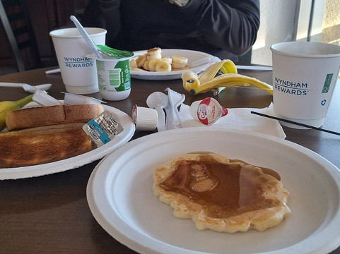 瑙-市中心温德姆速8酒店及会议中心主图