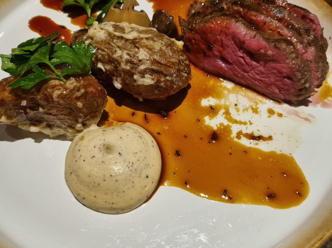 那亚斯法比利克酒店及餐厅主图