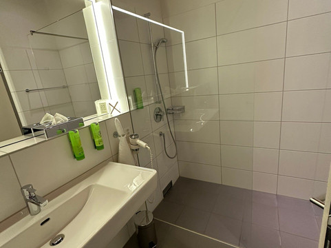 瑞士爱华楚格酒店主图