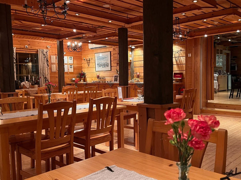 Isokenkäisten Klubi主图