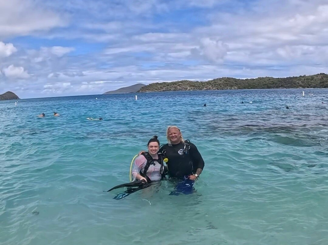 CWORI Dive Center-Smith Bay必去景点