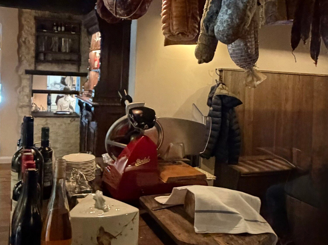 野鸭酒店主图