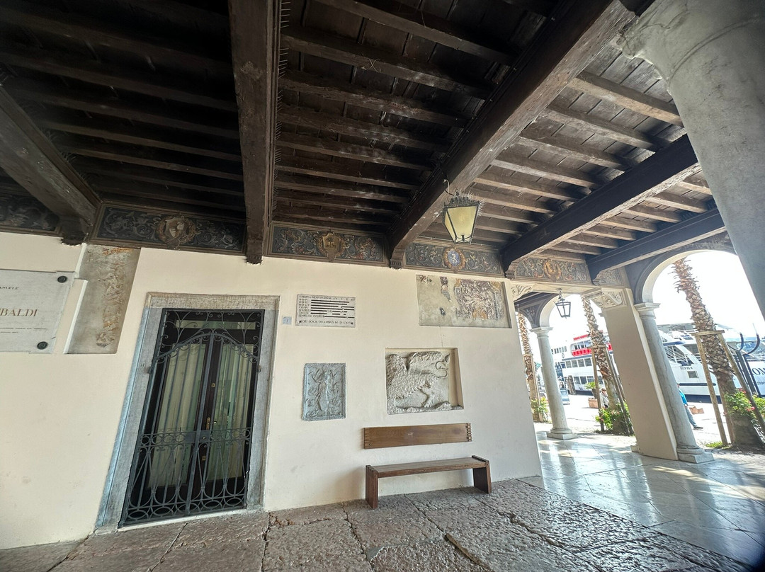 Palazzo Della Magnifica Patria Di Salò-萨罗必去景点