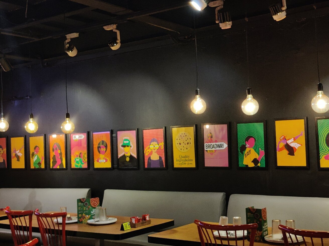 Broadway Pizza - Mall Road
