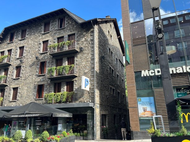 伊萨德酒店-旅行者