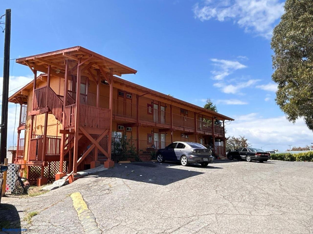 Carquinez Inn