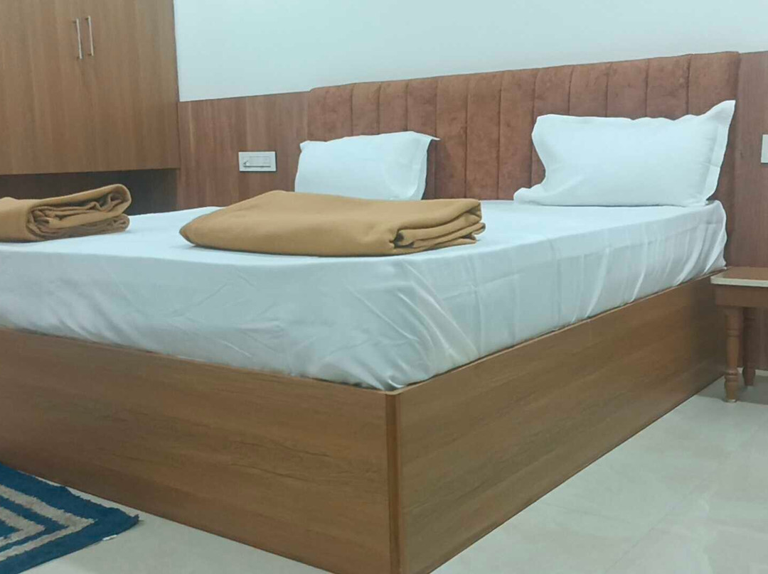 Hotel O V GUEST INN