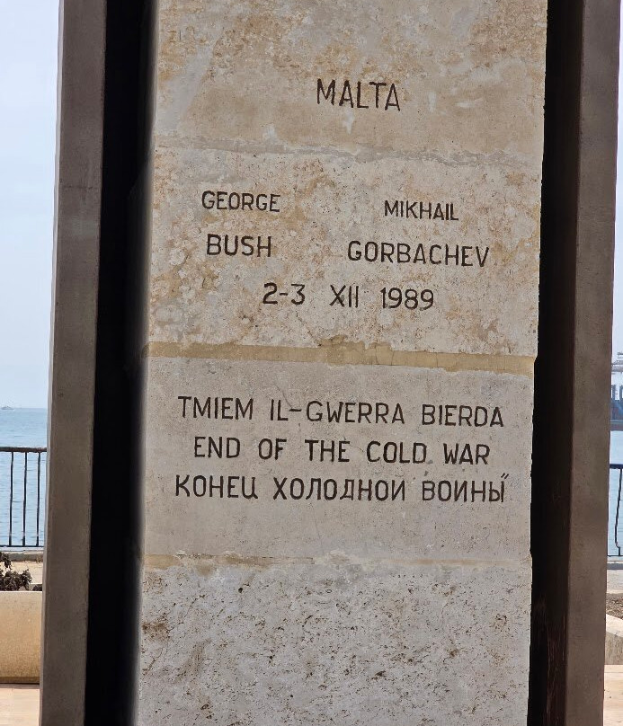 End of Cold War Memorial-Birzebbuga必去景点
