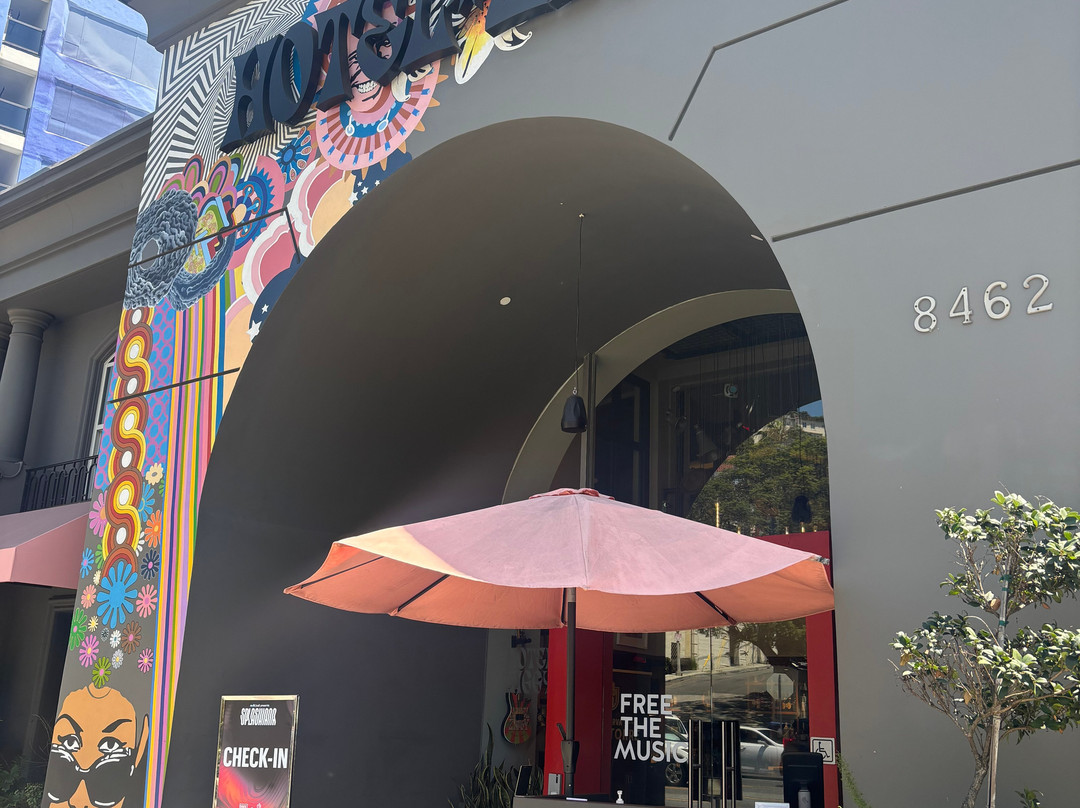 齐吉酒店主图