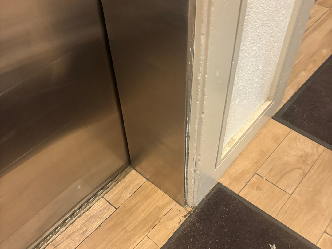 海滨舒适套房酒店主图