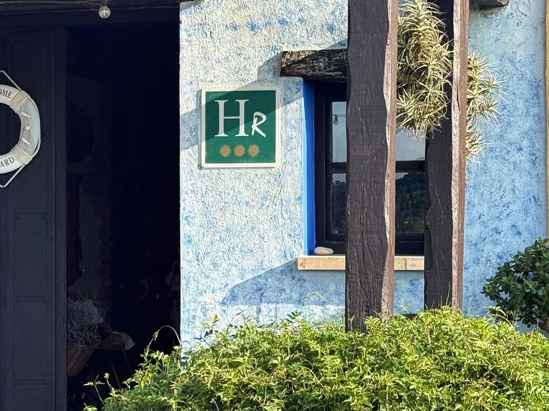 略萨日佛博纳乡村酒店主图