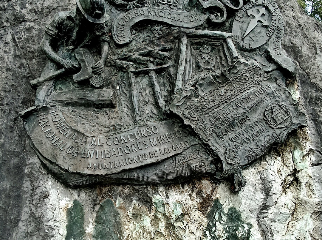 Monumento: Entibador minero-Langreo必去景点