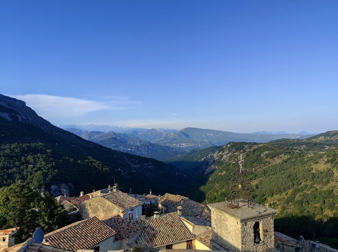Auberge Du Château De Bezaudun