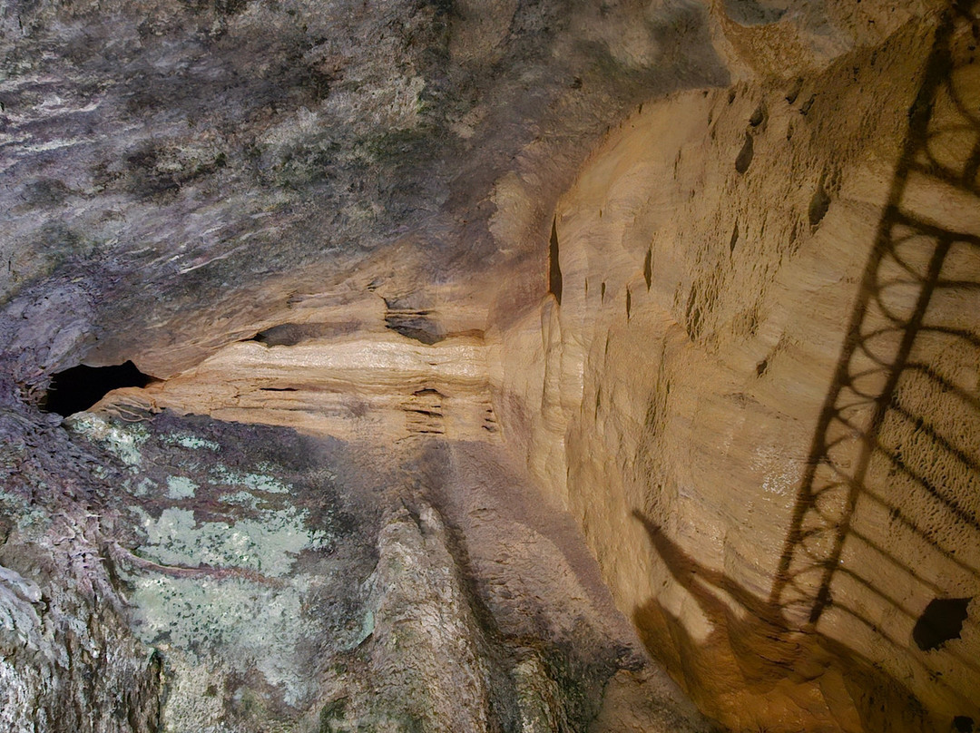 Grotte-Chapelle de Remonot-Les Combes必去景点