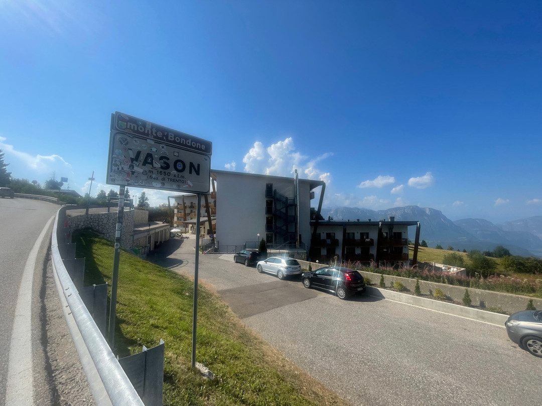 勒布朗克温泉酒店主图