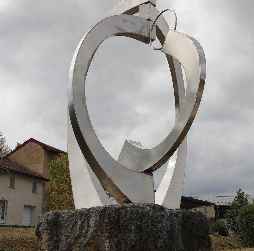 Sculpture le « Quatuor courbe »-Saint-Laurent-en-Grandvaux必去景点