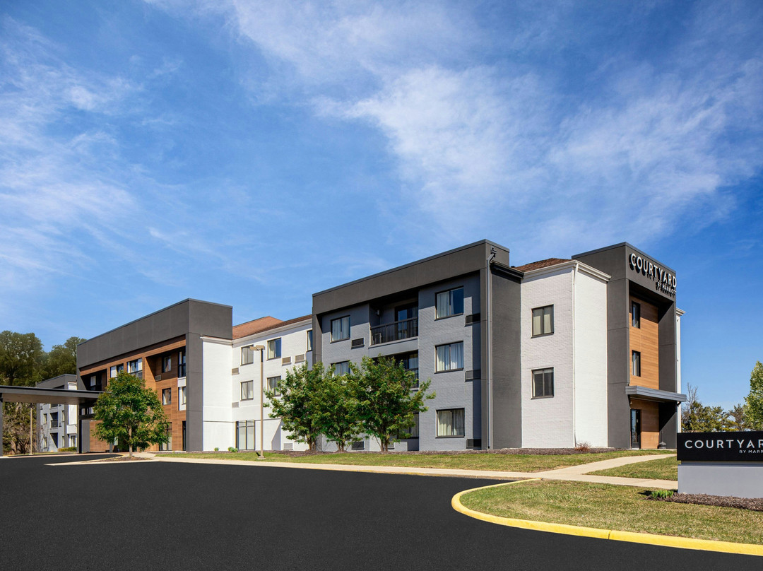 Howell酒店住宿-Courtyard by Marriott Detroit Brighton