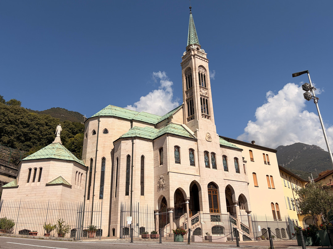 Santuario delle Sante Bartolomea Capitanio e Vincenza Gerosa-洛韦雷必去景点