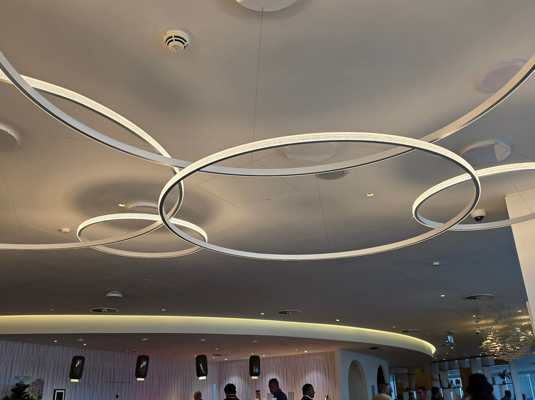 Plaza Premium Lounge Gatwick North Departures-霍利必去景点