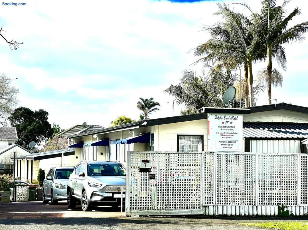 Dolphin Court Motel