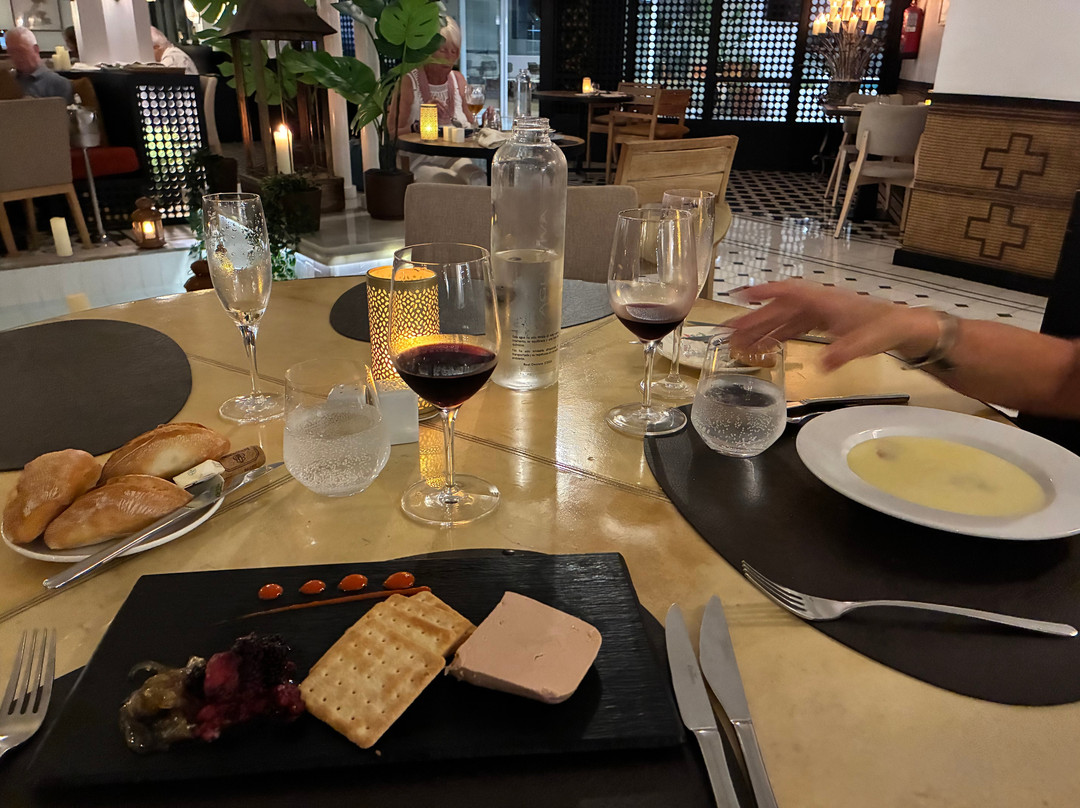 H10蒂曼法亚皇宫酒店主图