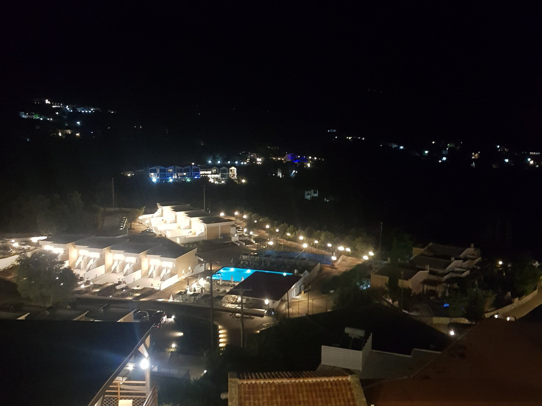费里昂套房温泉度假酒店主图