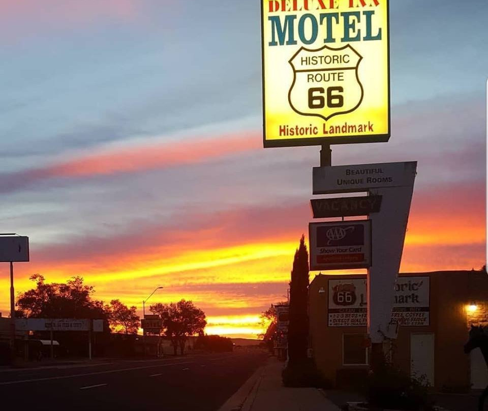 皮奇斯普林斯酒店住宿-Deluxe Inn Motel