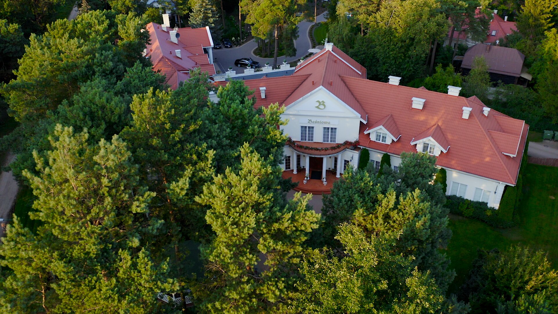 Basniowa Hotel Restauracja-官方