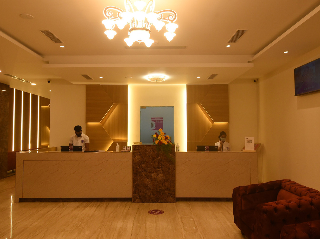 Emerald Clarks Inn Suites