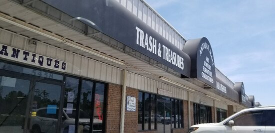 Trash & Treasures Antique Mall景点图片
