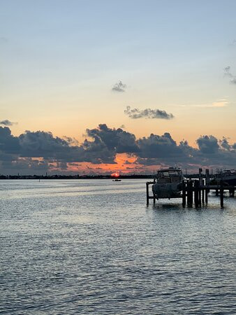 Sunset Park Beach景点图片