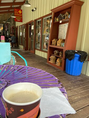 Little Switzerland Books & Beans景点图片