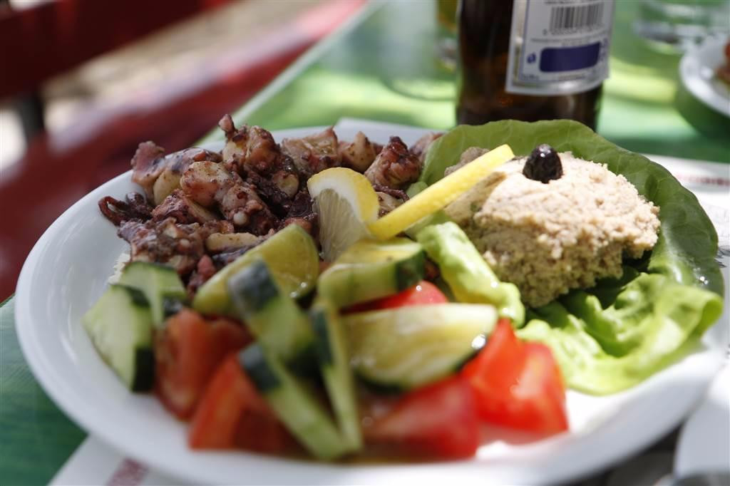 Kandanos餐馆和美食-Kafeneio sto Scholeio