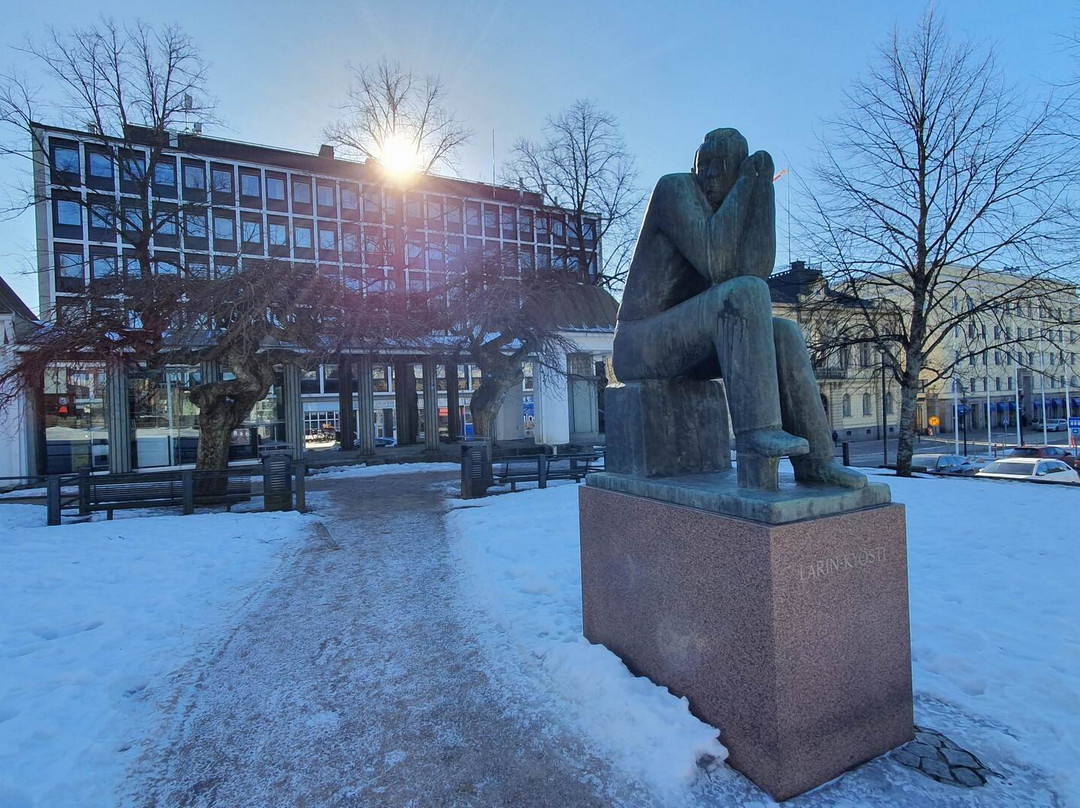Larin-Kyosti Statue