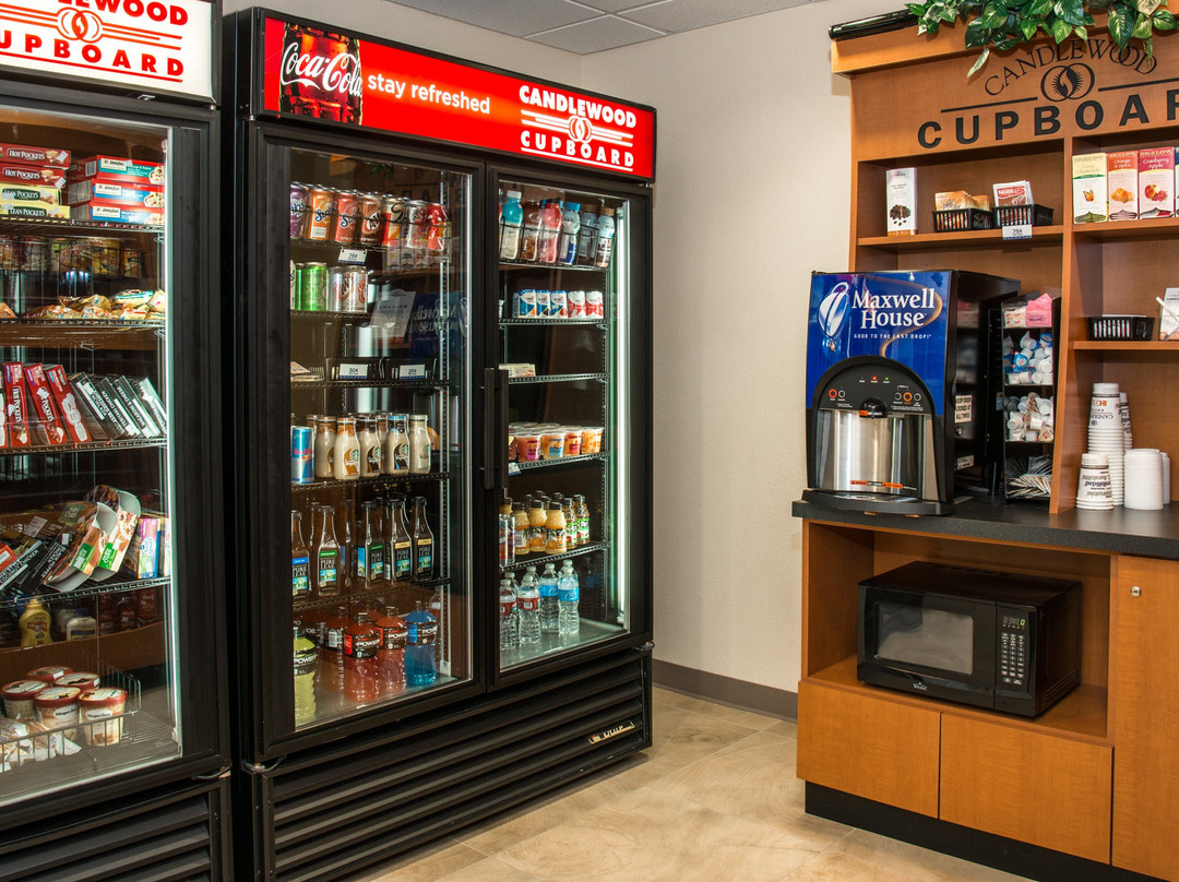 哈勃尔烛木套房酒店主图