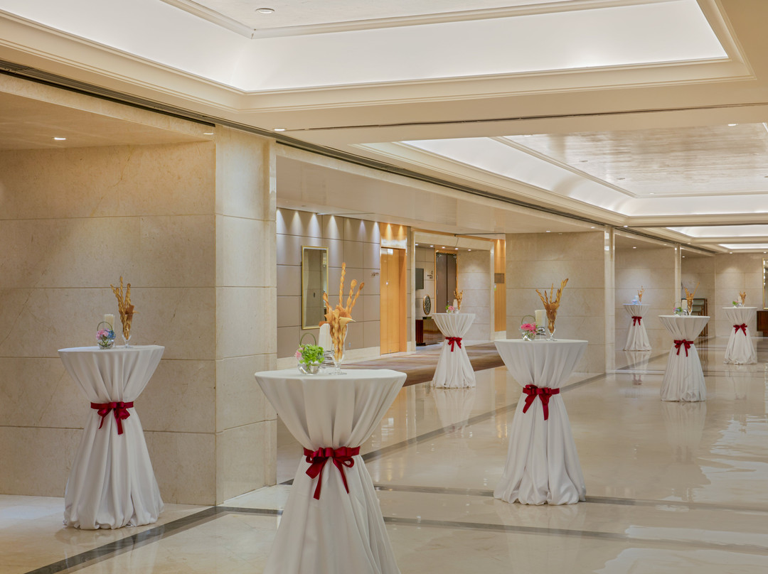 龙岗珠江皇冠假日酒店主图