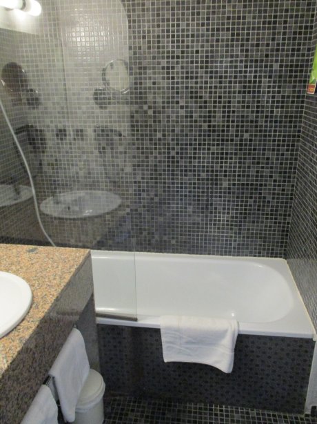 鲁埃格弗里敦巴拉丁斯灵感酒店-浴室