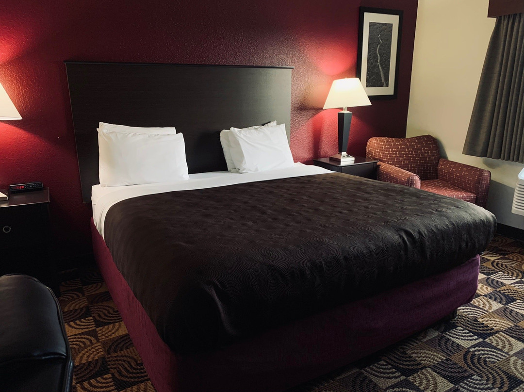 AmericInn by Wyndham Elkhorn Near Lake Geneva主图